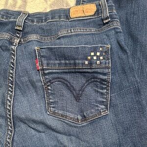 109.   Levi's Blue Straight Leg Women's Jeansi